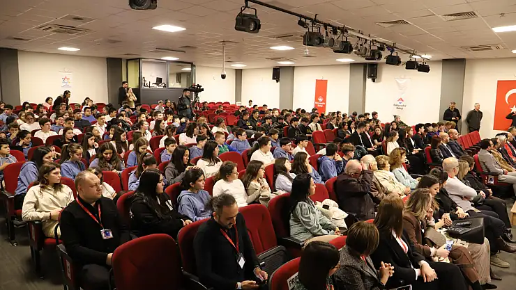 Ödemişli Gençlerden Teknolojiye Yön Veren Adım: Yapay Zeka Meclisi Tanıtıldı