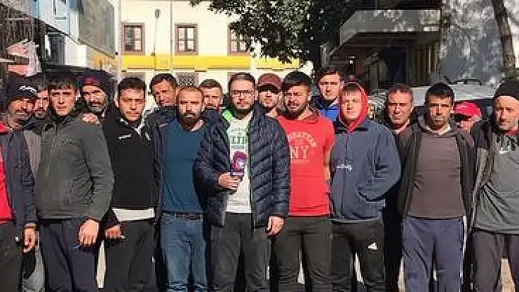 ÖDEMİŞ’TE HAMMALLAR HAKLARINI İSTİYORLAR