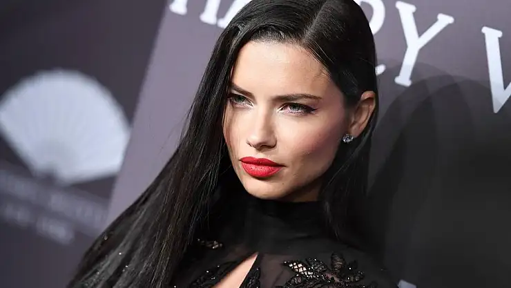 Özlenen Melek Podyumlara Geri Döndü