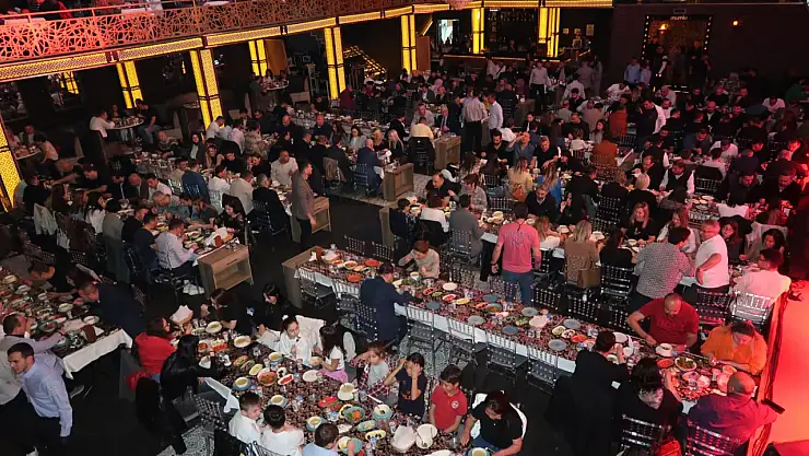 Plana Ailesi'nden Kadir Gecesi'nde 1500 Kişilik İftar Yemeği