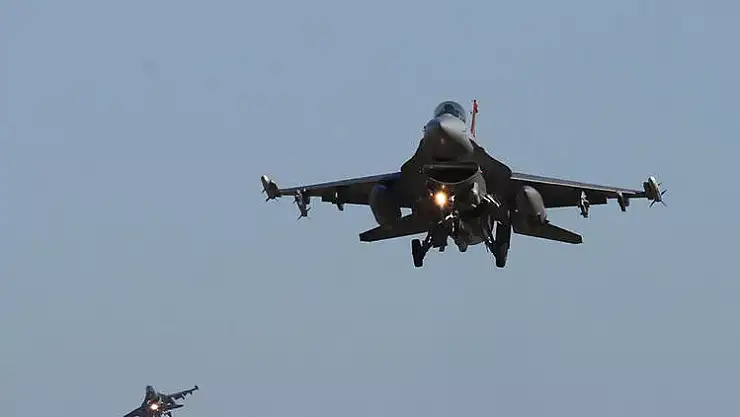 “Rusya, Ukrayna’ya F-16 Uçakları Eğitimi Verilmesine Tepki Gösteriyor: Büyük Riskler İçeriyor”