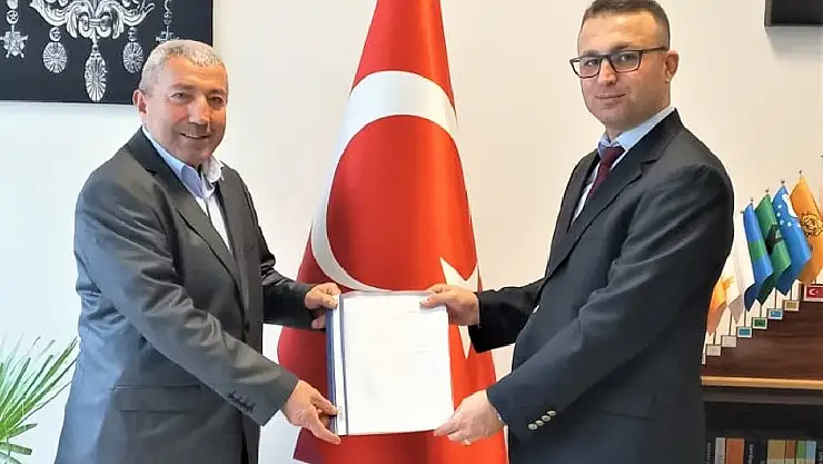 SAADET PARTİSİ İLÇE BAŞKANI ŞAHAP BOZKURT MAZBATASINI ALDI