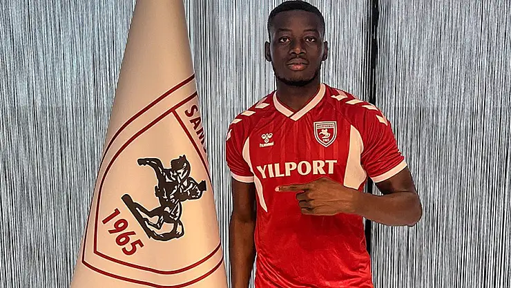 Samsunspor yeni forvetine imzayı attırdı