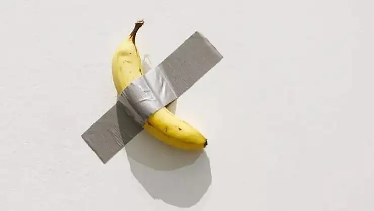 Sanat öğrencisi açlıktan sanat eseri olan muzu yedi