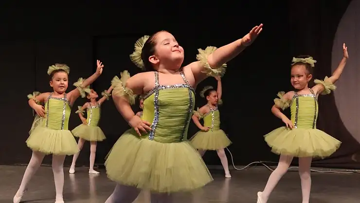 Sanatseverler yağmura aldırmadı