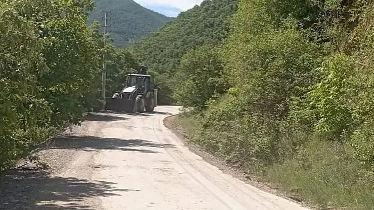 Sarısu Mahallesi'nde Yol Bakım ve Şarampol Açma Çalışması Yapıldı