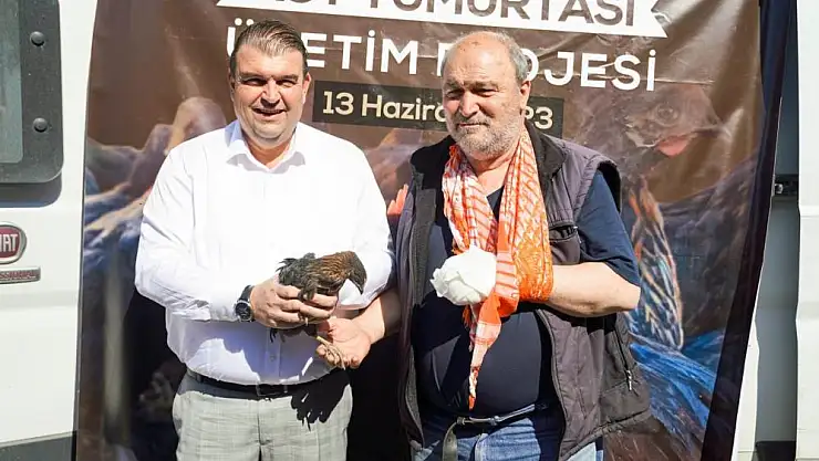 Seferihisar Belediyesinden 400 çiftçiye 4 bin tavuk