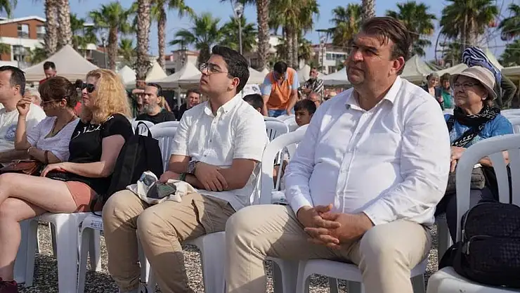 Seferihisarlılar yazarlarla bir araya geldi