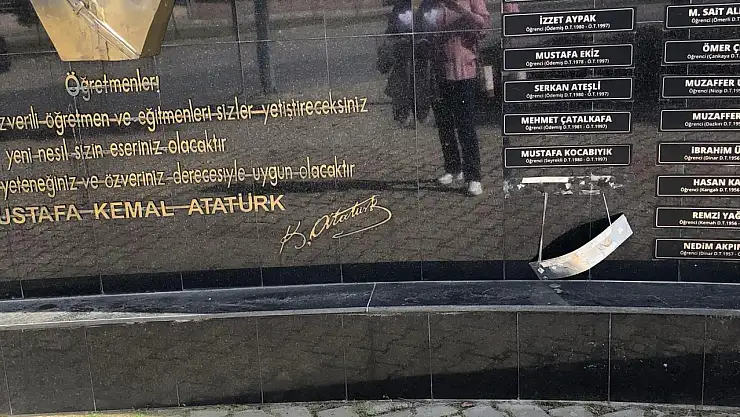 Şehit Öğretmenlerin İsminin Bulunduğu Bölüme Zarar Verildi