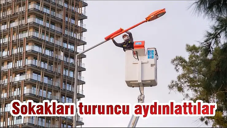 Sokakları turuncu aydınlattılar