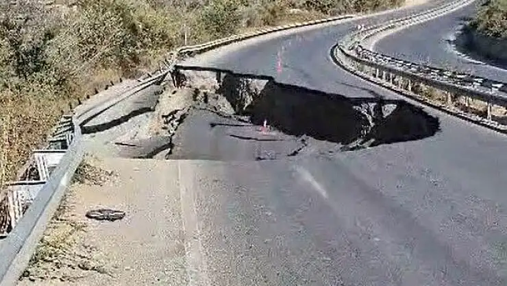 Söke-Kuşadası Yolunda Çöktü!