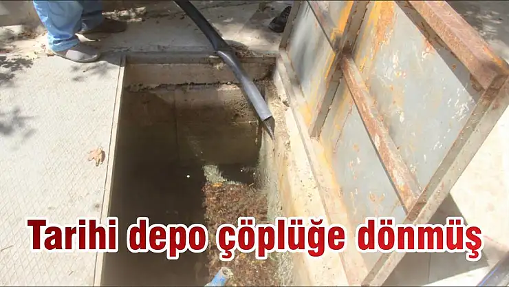 Tarihi depo çöplüğe dönmüş
