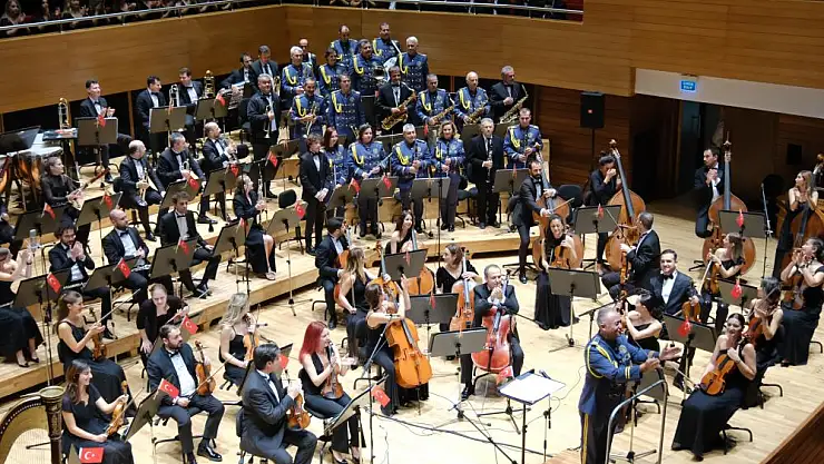 Tarihi Tire Belediyesi Armoni Bandosu ve Senfoni Orkestrası ile müzik şöleni