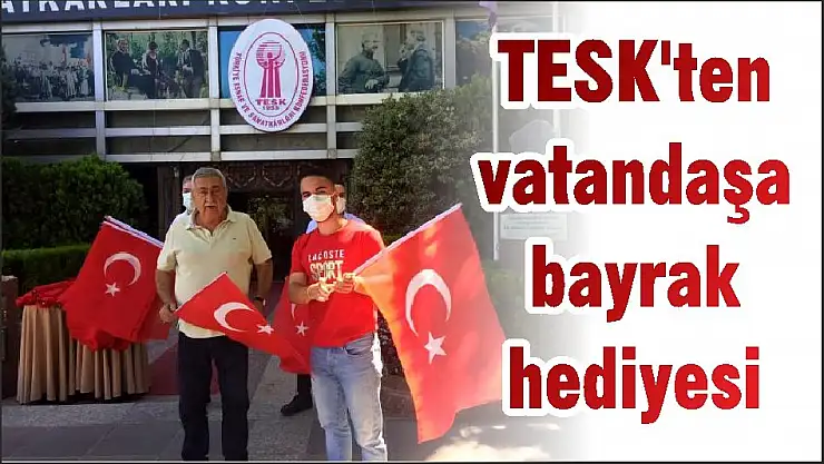 TESK'ten vatandaşa bayrak hediyesi