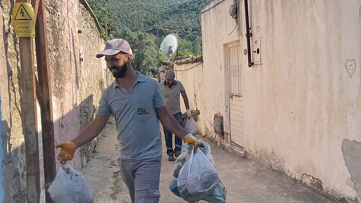 Tire Belediyesi Temizlik İşleri Müdürlüğü Ekipleri Gece Boyu Görevde