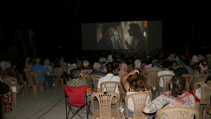 Tire Büyükkale Mahallesi'nde Açıkhava Film Gösterimi