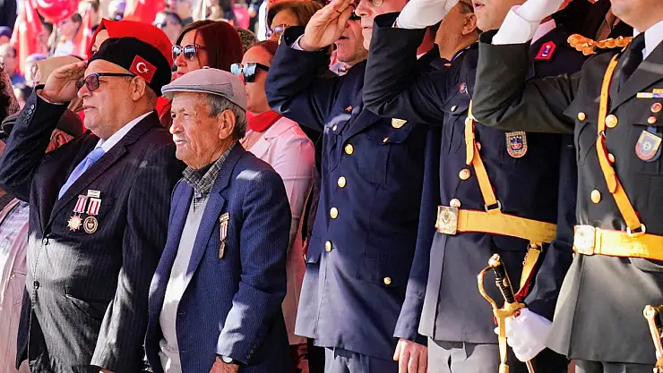 Tire, Cumhuriyet Bayramı'nı Coşkuyla Kutladı