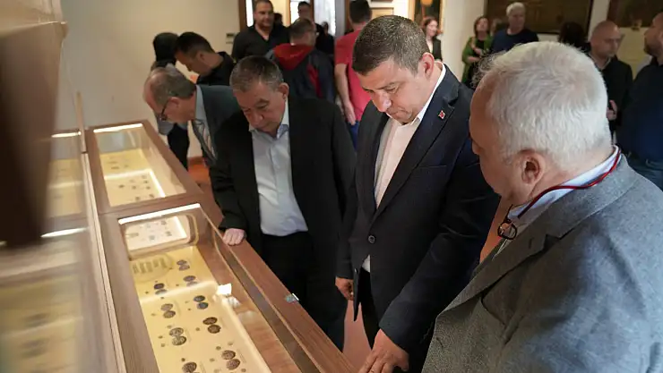 Tire darplı sikkeler, Tire Kent Müzesi'nde sergileniyor
