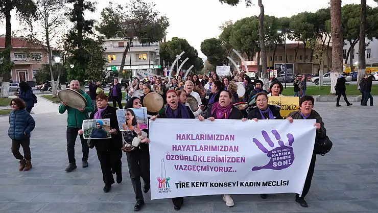 Tire'de kadınlar sokağa çıktı, basın açıklaması yaptı