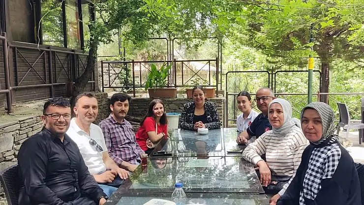 Tire'nin Şampiyon Kızları ve Başarılı Öğretmenleri Gururlandırdı