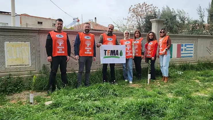 Torbalı'da Aktif TEMA Gönüllüsü Öğretmenlerden Anlamlı Fidan Dikimi