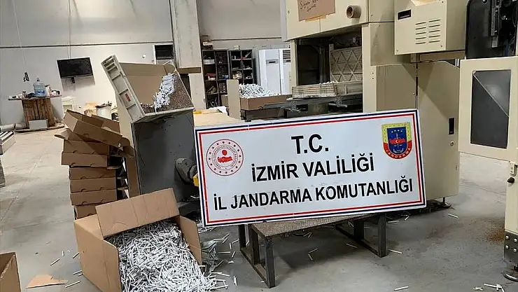 Torbalı ilçesinde kaçak sigara tesisine düzenlenen operasyonda 12 kişi yakalandı