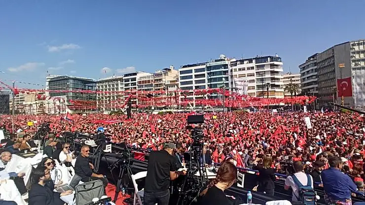 Millet İttifakı’nın İzmir mitinginde gövde gösterisi