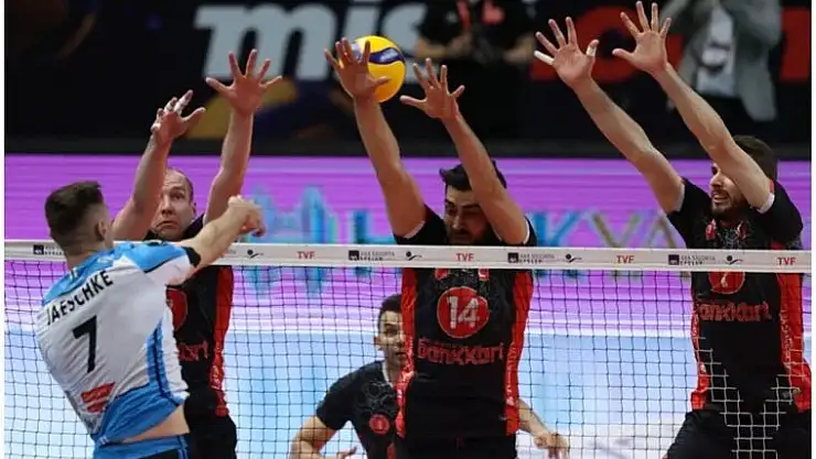Voleybol erkeklerde şampiyon Ziraat Bankası