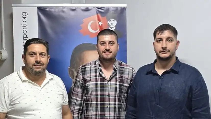 Anahtar Parti Kiraz İlçe Başkanı Kaan Aykan, İzmir İl Toplantısında Kiraz'ın Projelerini Paylaştı