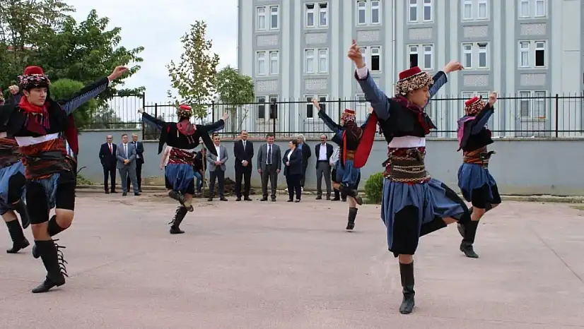 Ayhan Kökmen Fen Lisesi'nden 'Toprak ve Cumhuriyet Çınarı' Etkinliği