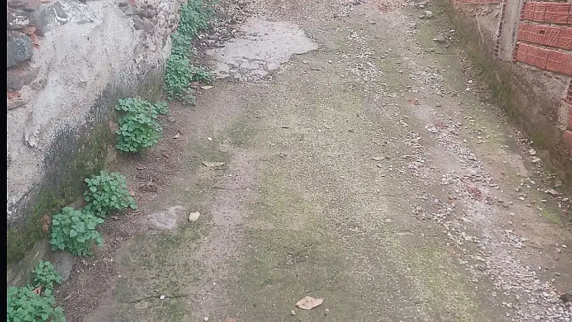 BADEMLİ'DE YILLARDIR BEKLEYEN YOL SORUNU SABIRLARI ZORLUYOR