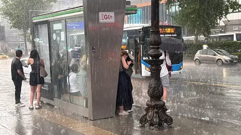 Başkentte Şiddetli Sağanak ve Fırtına: Su Baskınları, Ağaç Devrilmeleri ve Yaralılar