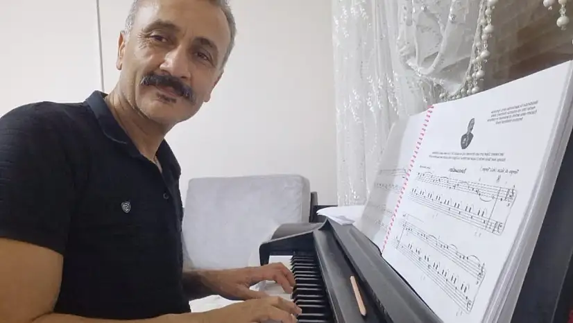 BERKANT KOŞAR, EGE'NİN YETENEKLİ SESİ OLARAK SANAT YAŞAMINI SÜRDÜRÜYOR