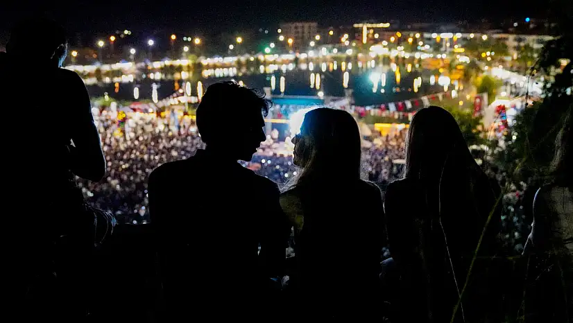 Binlerce Tireli, Zakkum Konserinde Buluştu