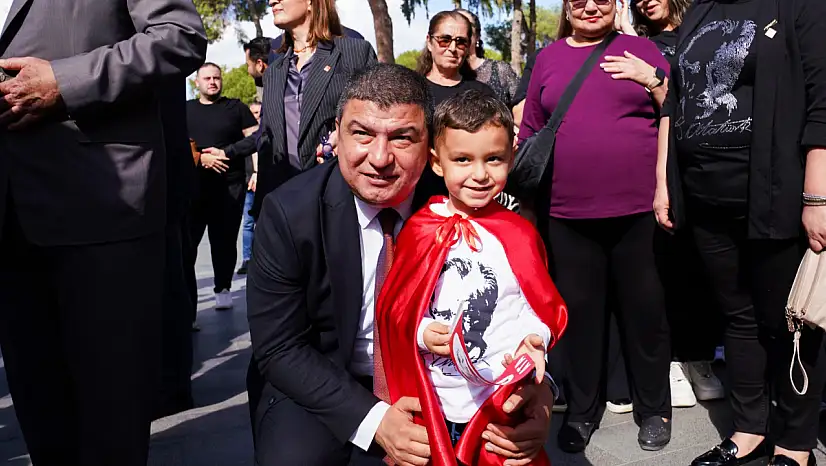 Çelenk Törenine Protokol Eksiksiz Katıldı