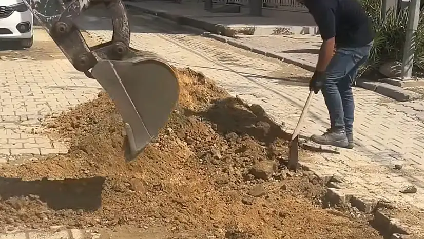 İstiklal Mahallesi'nde Parke Taşı Tamiratı Başladı
