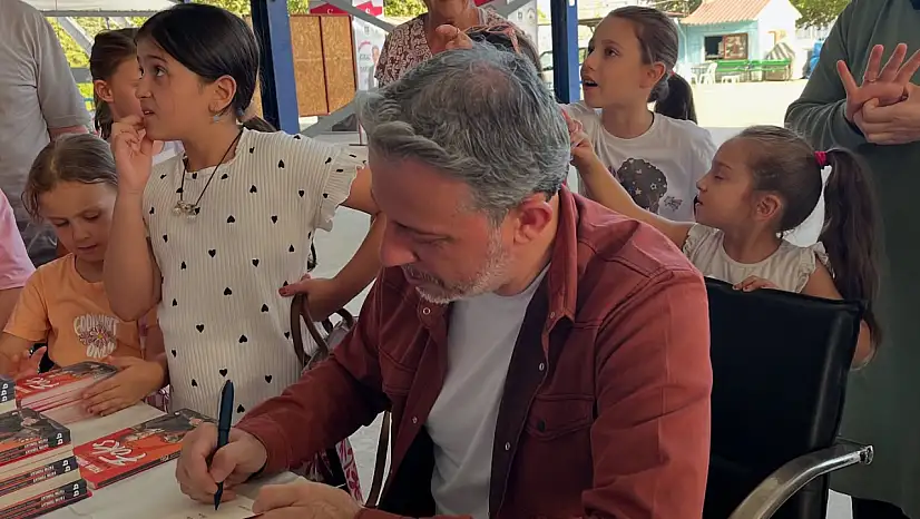 Kiraz'da Kitap Söyleşisi: 'Foks' Yazarı Fatih Tuncay Okurlarla Buluştu