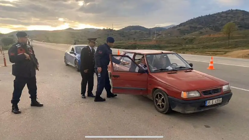 Kiraz İlçe Jandarma Komutanlığı'ndan Bayram Trafik Denetimi: 'Yolun Sonu Bayram Olsun'