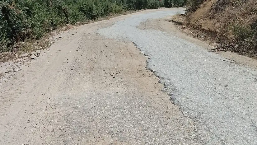 Köylü Vatandaş İsyan Etti: 'Kiraz Mersinlidere'nin Yolları Hâlâ Yapılmadı!'