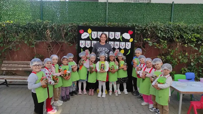 Minik Eller İş Başında: Tire'de Öğrenciler Kışa Hazırlanıyor