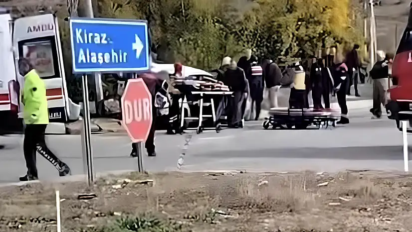 Ödemiş Kaymakçı'da İki Araç Çarpıştı: 5 Yaralı