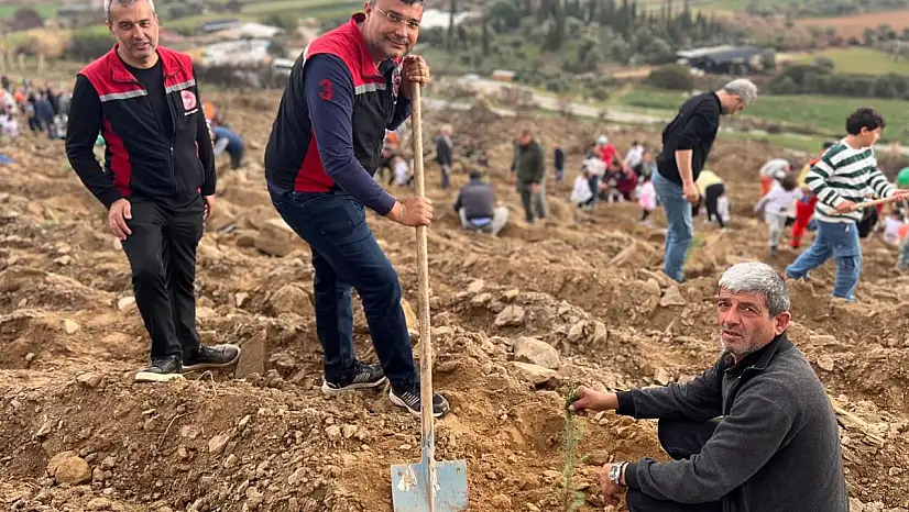 Ödemiş'te Milli Ağaçlandırma Günü'nde Fidanlar Toprakla Buluştu