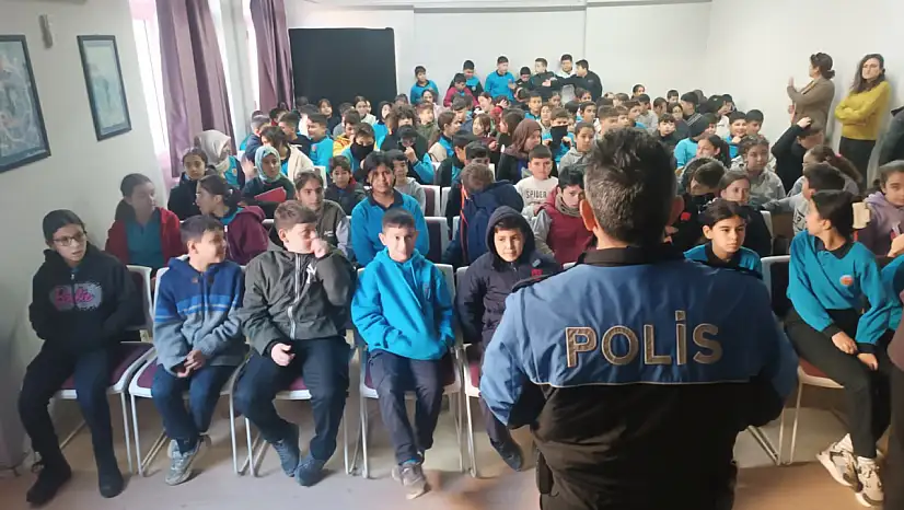 ÖDEMİŞ'TE ÖĞRENCİLERE GÜVENLİ İNTERNET EĞİTİMİ