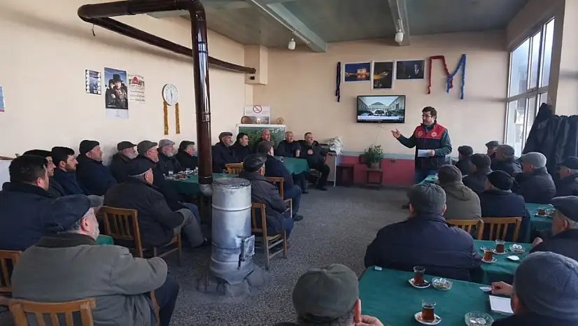 ÖDEMİŞ'TE ÜRETİCİLERE SAHADA BİLGİLENDİRME ÇALIŞMASI