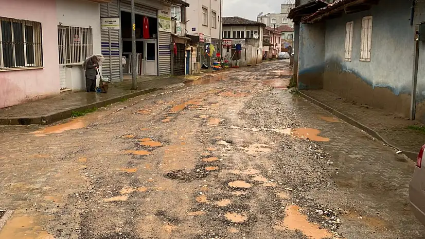 Ödemiş Umurbey Mahallesi'nde 21. yüzyıla yakışmayan yol tepkisi