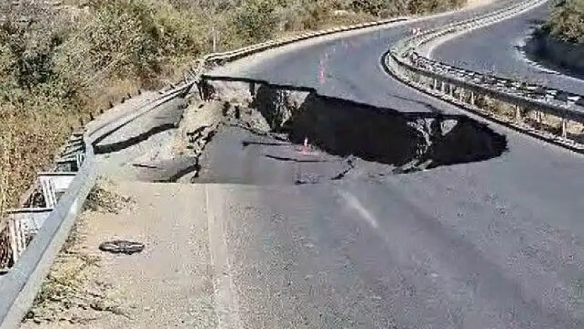 Söke-Kuşadası Yolunda Çöktü!