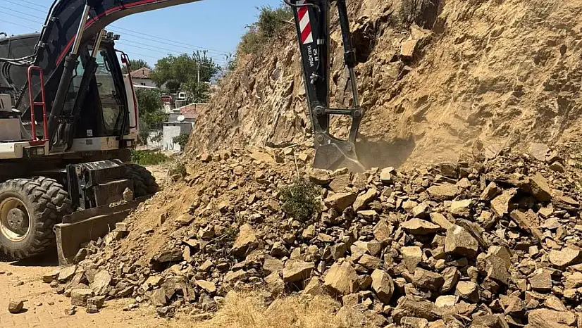 Tekbıçaklar'da Yol Genişletme Çalışması