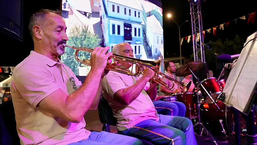 Tire Belediyesi Armoni Bandosu Konseri, Dinleyenleri Mest eEti