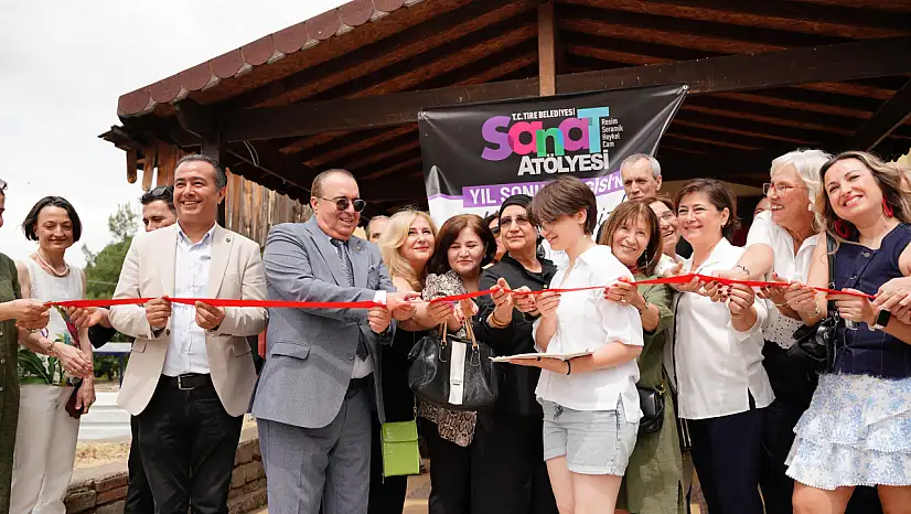 Tire Belediyesi Sanat Atölyesi Yılsonu Sergisi açıldı