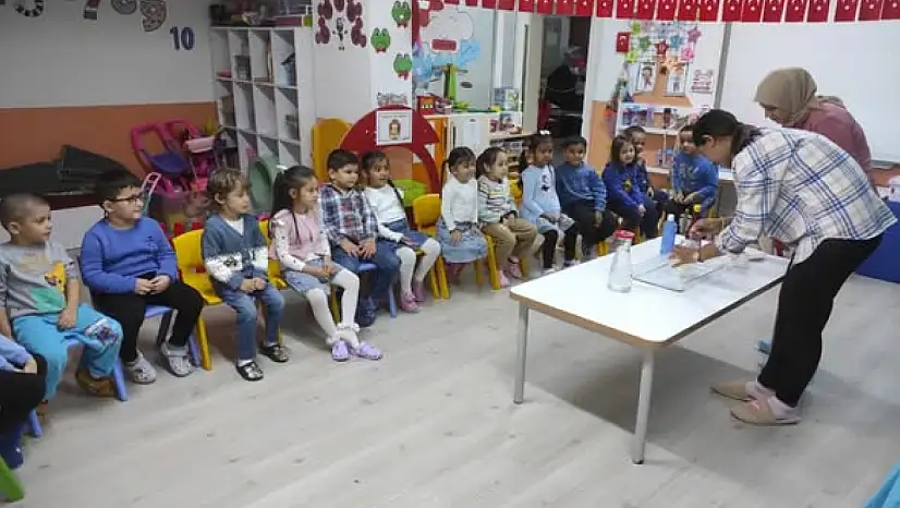 Tire'de 'Ailemle Eğitim Yolculuğu' kapsamında öğrenci ve veliler birlikte etkinlik yaptı